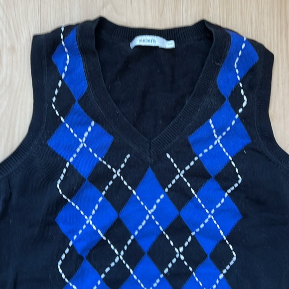 Cute vest - Picture 2 of 3